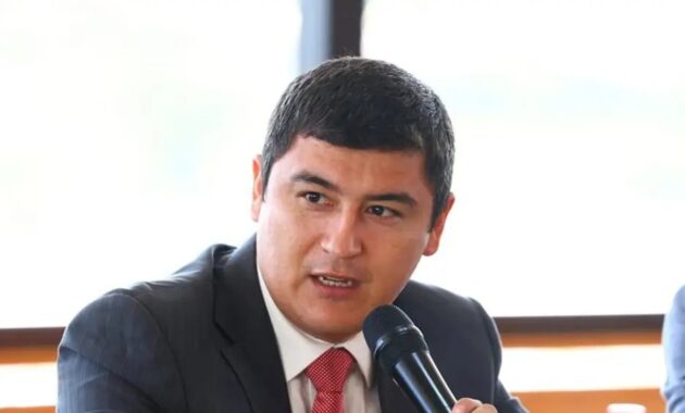 El senador José Oviedo realizó un balance de la gestión de Santiago Peña.Foto: Gentileza
