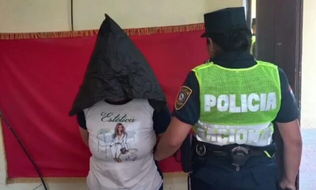La mujer será trasladada hasta el Departamento de Alto Paraná para ser sometida a la justicia.Foto: Captura NPY.