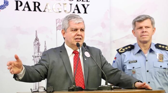 El ministro del Interior, Enrique Riera y el comandante, Carlos Benítez, acuden hoy al Senado.