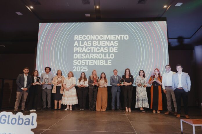 Reconocimiento al compromiso con la reducción de la pobreza y la promoción de comunidades sostenibles.