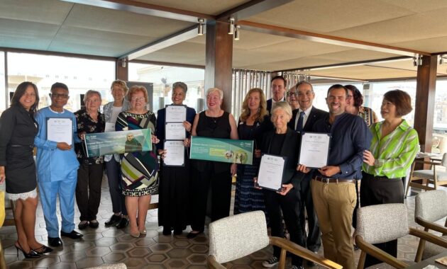 Martín Burt, director ejecutivo de la Fundación Paraguaya, recibe en Atenas el “World of Difference Award 2025”, reconocimiento internacional otorgado por TIAW por su labor en el empoderamiento económico de mujeres en Paraguay y el mundo.