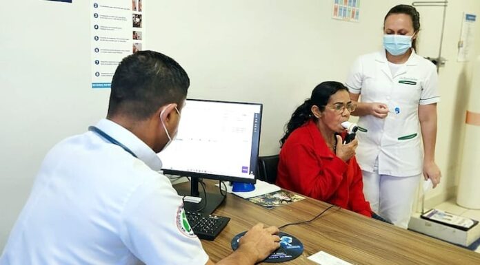 La atención para casos de salud respiratoria en la sede de la previsional en Asunción cuenta con 17 médicos neumólogos. Foto: IPS La atención para casos de salud respiratoria en la sede de la previsional en Asunción cuenta con 17 médicos neumólogos. Foto: IPS