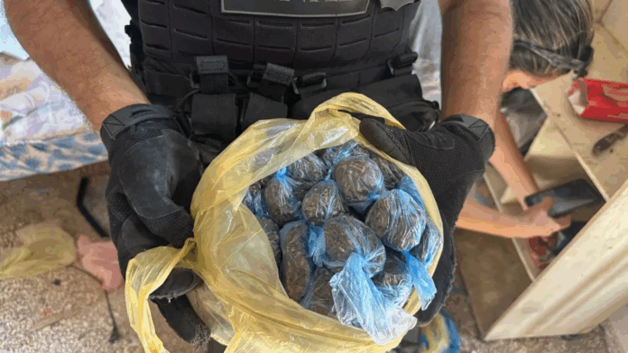 Como resultado del operativo se incautaron más de 1.2 kilogramos de estupefacientes. Foto: Gentileza - Senad.