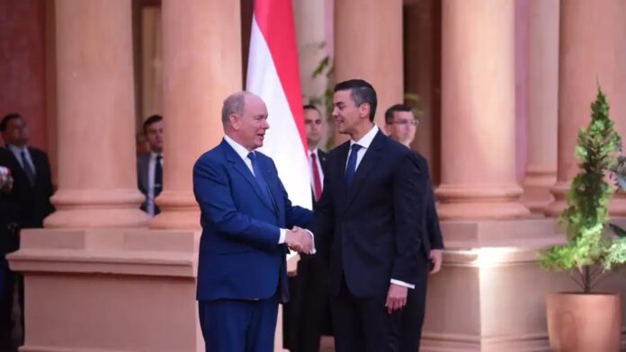 El príncipe Alberto II de Mónaco y el presidente de Paraguay, Santiago Peña.Foto: Daniel Duarte El príncipe Alberto II de Mónaco y el presidente de Paraguay, Santiago Peña.Foto: Daniel Duarte