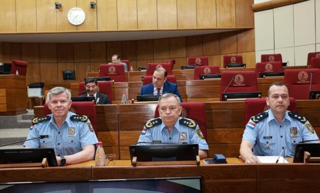 Autoridades policiales en la Comisión de Asuntos Constitucionales del Senado. Gentileza