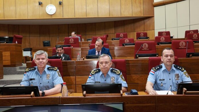 Autoridades policiales en la Comisión de Asuntos Constitucionales del Senado. Gentileza