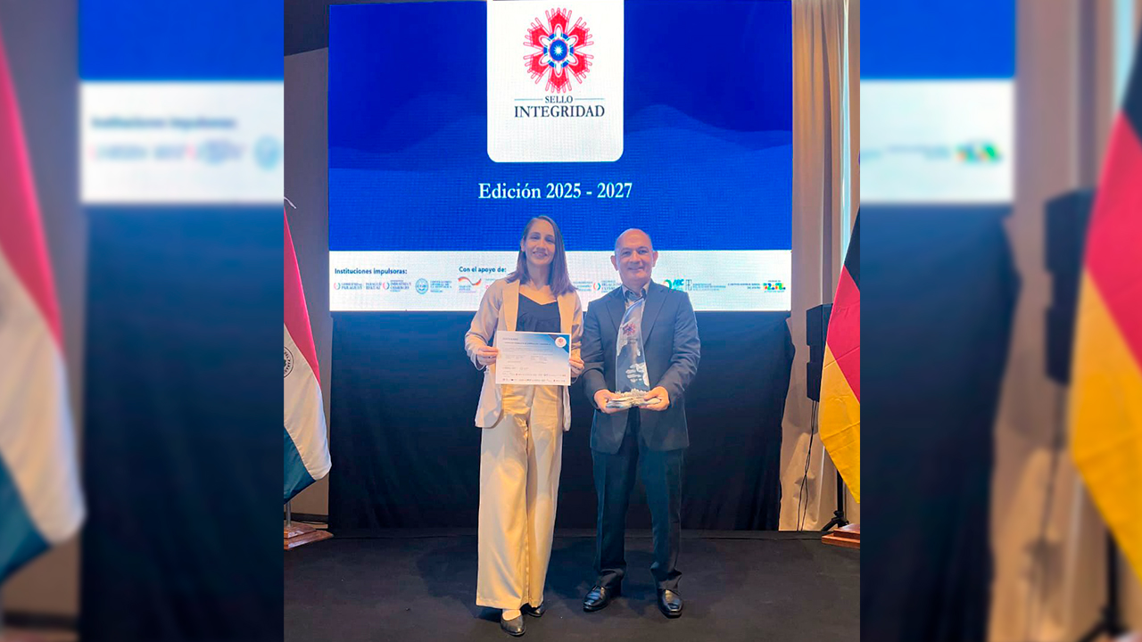 Fundación Paraguaya recibió el Sello de Integridad, una distinción que reconoce su compromiso con la ética, la transparencia y el impacto global de sus iniciativas, como el Semáforo de Eliminación de Pobreza.