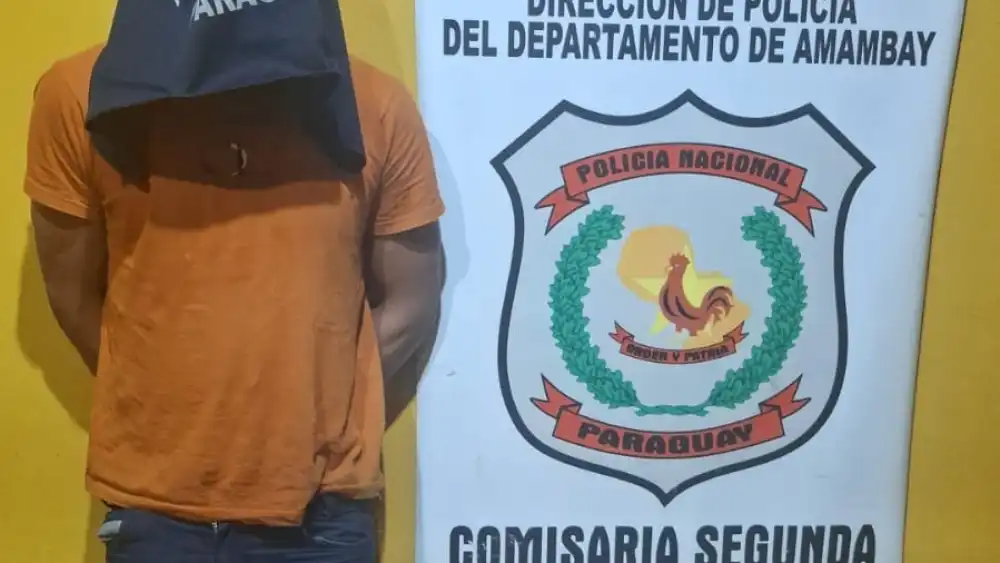 El joven fue detenido en la vía pública consumiendo estupefacientes. Foto: Gentileza.