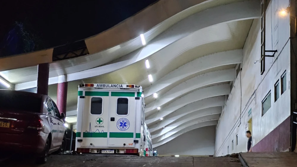Los jóvenes fueron trasladados hasta el Hospital Regional de Ciudad del Este.Foto: Édgar Medina.