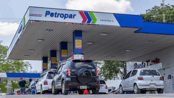 Generarme un flayer de estos datos Suceso Multimedios Nuevos Precios en Petropar diésel Porã a G. 6.250 por litro, el diésel Mbarete a G. 8.050, la nafta de 88 octanos a G. 5.190, la de 93 octanos a G. 5.690 y la nafta de 97 octanos a G. 7.040. La última baja fue el 1 de diciembre de 2025. Generarme un flayer de estos datos Suceso Multimedios Nuevos Precios en Petropar diésel Porã a G. 6.250 por litro, el diésel Mbarete a G. 8.050, la nafta de 88 octanos a G. 5.190, la de 93 octanos a G. 5.690 y la nafta de 97 octanos a G. 7.040. La última baja fue el 1 de diciembre de 2025.