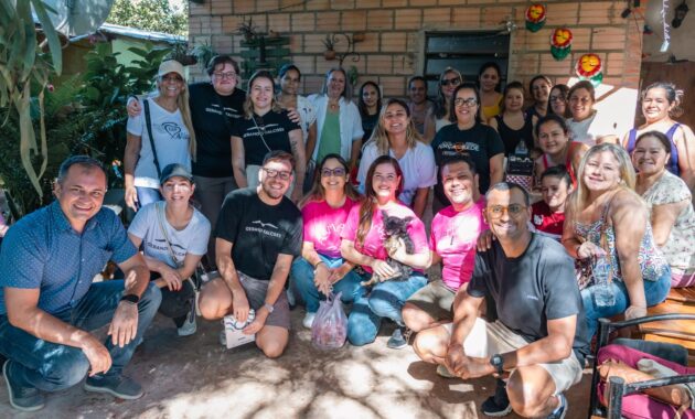 Representantes de la Fundación Paraguaya y de Gerando Falcões, de Brasil, durante el encuentro de intercambio de experiencias orientado a fortalecer alianzas y compartir estrategias para la superación de la pobreza mediante el trabajo comunitario, las microfinanzas y el empoderamiento de mujeres emprendedoras.