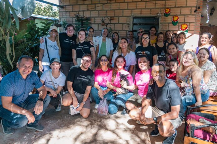 Representantes de la Fundación Paraguaya y de Gerando Falcões, de Brasil, durante el encuentro de intercambio de experiencias orientado a fortalecer alianzas y compartir estrategias para la superación de la pobreza mediante el trabajo comunitario, las microfinanzas y el empoderamiento de mujeres emprendedoras.