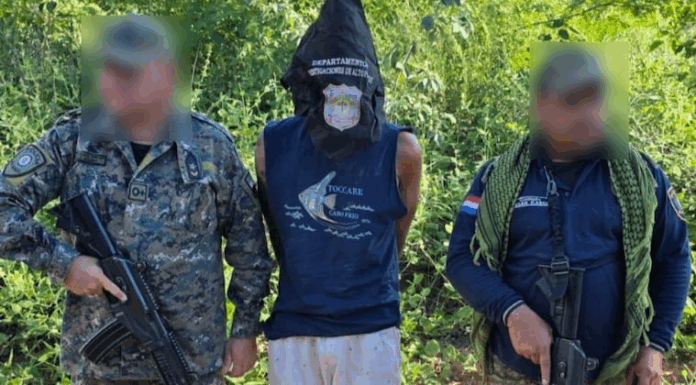El hombre fue detenido. El hombre fue detenido.