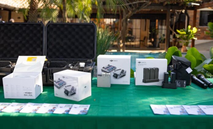 Los nuevos drones donados a la Fundación Paraguaya ya forman parte de la formación de estudiantes del Bachiller Agropecuario en las Escuelas Agrícolas de Cerrito y Belén, fortaleciendo el aprendizaje práctico con tecnología aplicada al agro moderno.