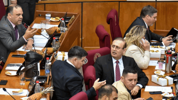 Estudio. Senadores abordan este martes la reforma de las Cajas Fiscal y Parlamentaria.ARCHIVO Estudio. Senadores abordan este martes la reforma de las Cajas Fiscal y Parlamentaria.ARCHIVO