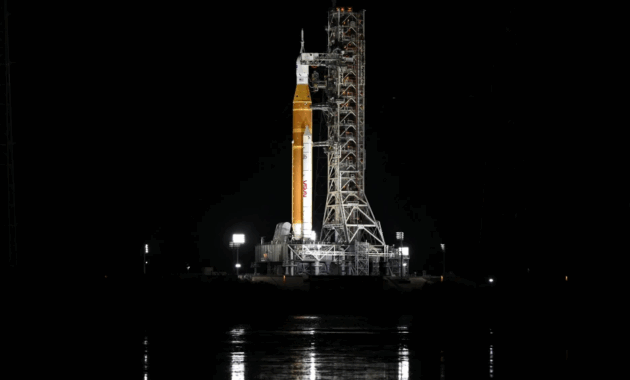 El cohete Space Launch System (SLS) y la nave Orion, integrados para la misión Artemis II.Foto: AFP.