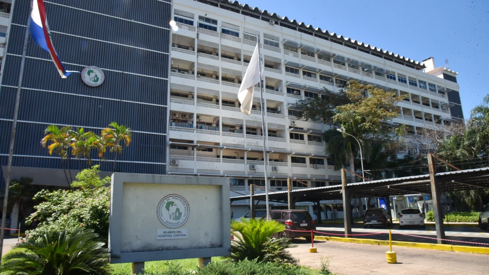 Fachada del hospital central del Instituto de Previsión Social.Foto: Rodrigo Villamayor Roa Fachada del hospital central del Instituto de Previsión Social.Foto: Rodrigo Villamayor Roa