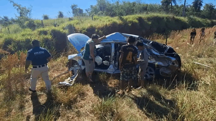 El accidente de tránsito habría sido provocado por una imprudencia sobre la ruta PY13. Foto: Robert Figueredo El accidente de tránsito habría sido provocado por una imprudencia sobre la ruta PY13. Foto: Robert Figueredo