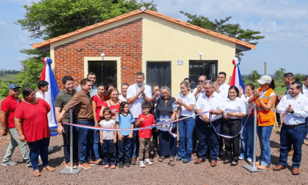 Más de un centenar de nuevas viviendas inauguradas convierten en propietarios a pobladores de Caazapá
