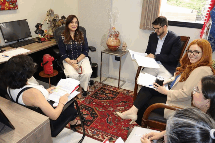 La comisión de Equidad, presidida por la diputada Rocío Abed, analizó y dictaminó a favor de legislación que obliga a acreedores a devolver pagarés tras cancelación total. Foto: Gentileza La comisión de Equidad, presidida por la diputada Rocío Abed, analizó y dictaminó a favor de legislación que obliga a acreedores a devolver pagarés tras cancelación total. Foto: Gentileza
