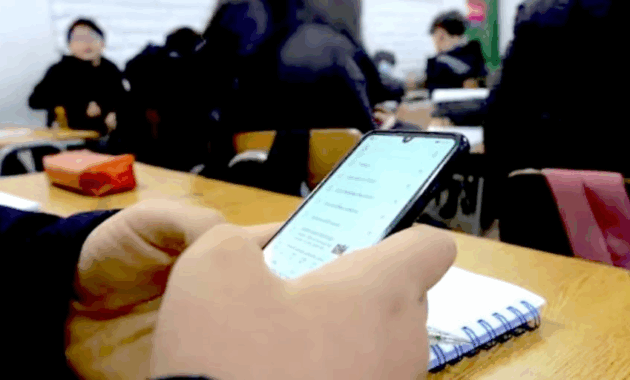 Senado estudia regular uso de celulares y dispositivos electrónicos en escuelas - Foto: Referencial