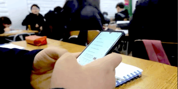 Senado estudia regular uso de celulares y dispositivos electrónicos en escuelas - Foto: Referencial