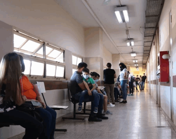 Desde el Ministerio de Salud instan a las personas a acudir a los centros asistenciales ante la aparición de los primeros síntomas. Foto: Ilustrativa