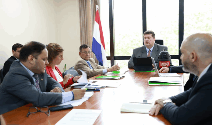 Los miembros de la Comisión de Ciencias recomendaron aprobar el proyecto de ley que busca regular el uso de celulares en los colegios. Foto: Gentileza Los miembros de la Comisión de Ciencias recomendaron aprobar el proyecto de ley que busca regular el uso de celulares en los colegios. Foto: Gentileza