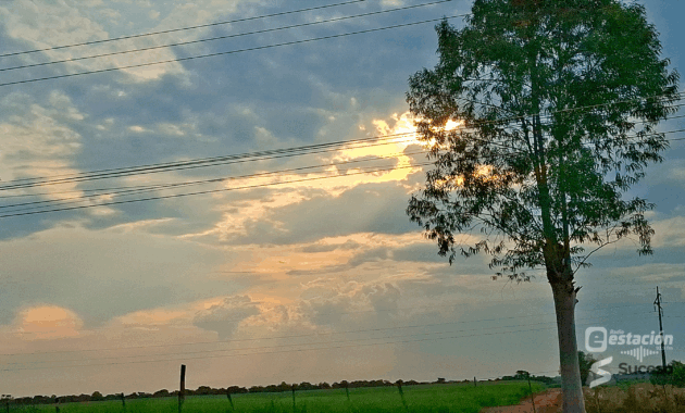 La Dirección de Meteorología e Hidrología informó que durante los próximos días persistirá un ambiente cálido a muy caluroso y húmedo en gran parte del país