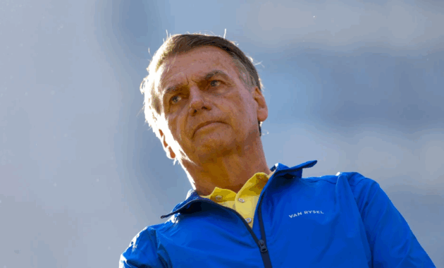 El expresidente brasileño Jair Bolsonaro fue trasladado al hospital el 13 de marzo de 2026 tras sentirse mal en la prisión donde cumple condena por planear un golpe de Estado, según su hijo.Foto: AFP.