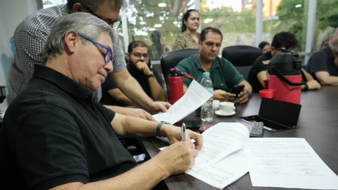 Ruiz Díaz garantizó la movilidad de los usuarios al 100%.Foto: Presidencia.