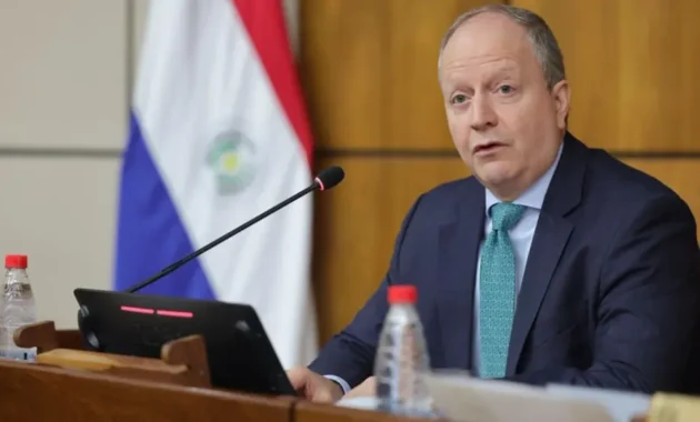 Carlos Fernández Valdovinos, ministro de Economía y Finanzas.Foto: Gentileza - Senado.