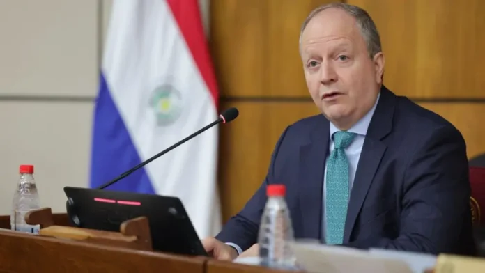 Carlos Fernández Valdovinos, ministro de Economía y Finanzas.Foto: Gentileza - Senado.