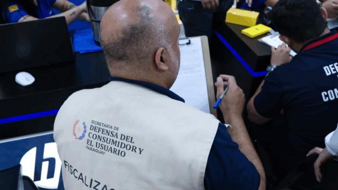 Fiscalizadores de Sedeco durante un procedimiento.Foto: Gentileza. Fiscalizadores de Sedeco durante un procedimiento.Foto: Gentileza.