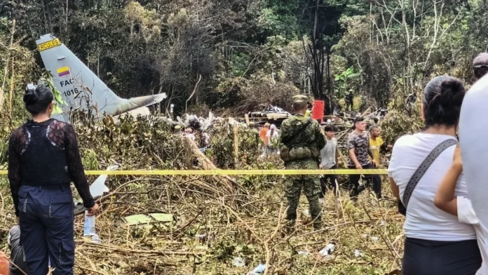 Avión Hércules de la Fuerza Aérea Colombiana se accidenta al despegar en Putumayo con tropas a bordo - Foto: AFP Avión Hércules de la Fuerza Aérea Colombiana se accidenta al despegar en Putumayo con tropas a bordo - Foto: AFP