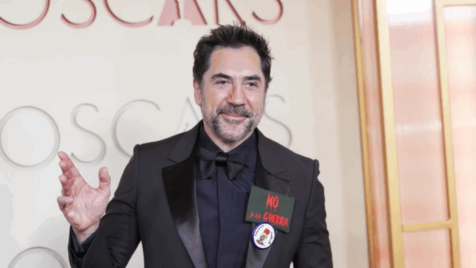Durante la alfombra roja, el actor Javier Bardem cargó contra el conflicto en Oriente Medio y aseguró que es “ilegal”. Foto: Ryan Sun/EFE.