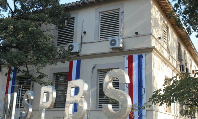 Fachada del Ministerio de Salud.