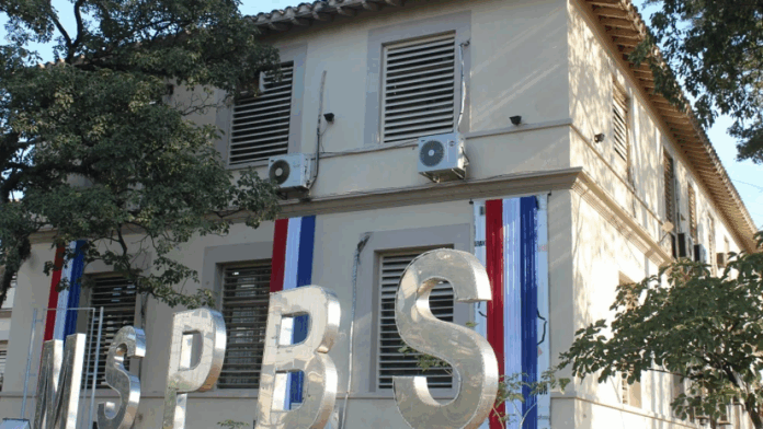 Fachada del Ministerio de Salud. Fachada del Ministerio de Salud.