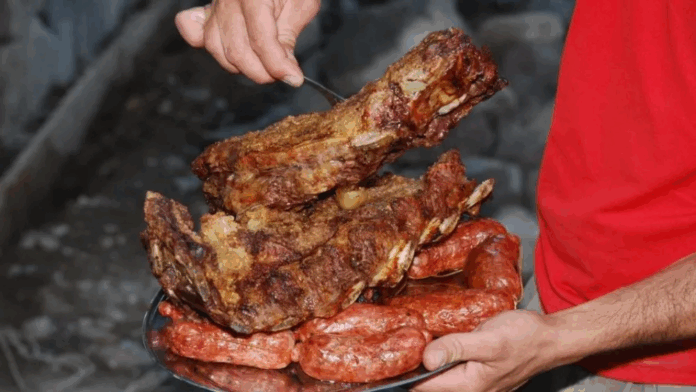 Riesgo. El excesivo consumo de carne y la falta de fibras pueden predisponer al cáncer.Edith Moreno Riesgo. El excesivo consumo de carne y la falta de fibras pueden predisponer al cáncer.Edith Moreno