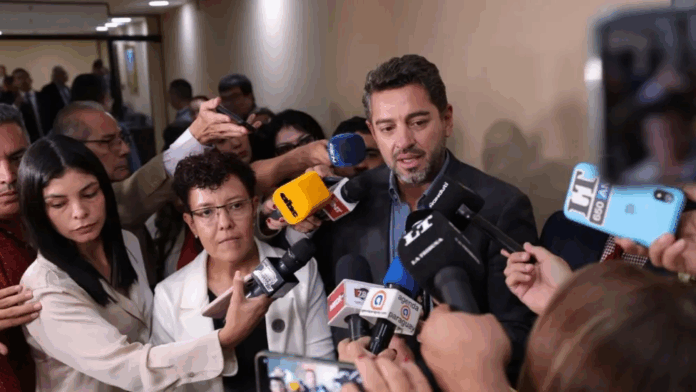 El vicepresidente de la República, Pedro Alliana, también actuó como mediador en las negociaciones.Foto: Gentileza El vicepresidente de la República, Pedro Alliana, también actuó como mediador en las negociaciones.Foto: Gentileza