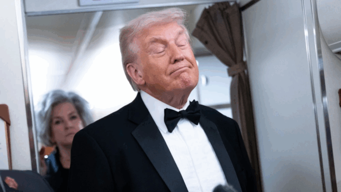 El presidente estadounidense Donald Trump habla con los medios a bordo del Air Force One mientras viaja desde Washington, DC hasta West Palm Beach, Florida, el 31 de enero de 2026.Foto: AFP. El presidente estadounidense Donald Trump habla con los medios a bordo del Air Force One mientras viaja desde Washington, DC hasta West Palm Beach, Florida, el 31 de enero de 2026.Foto: AFP.
