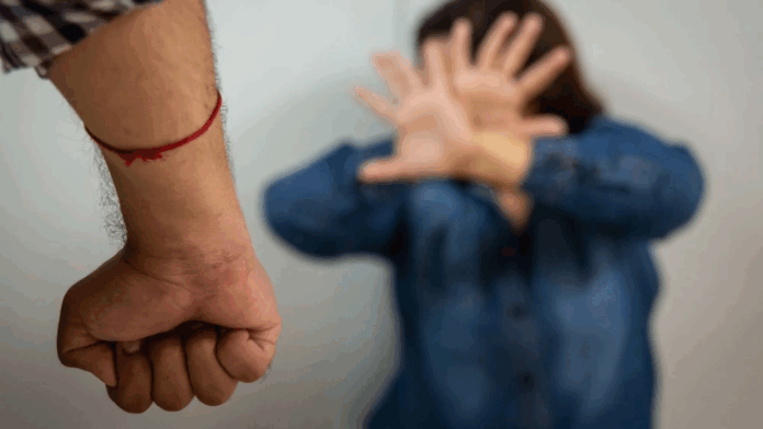 Tras la violación, el supuesto agresor se retiró del sanitario, mientras que la afectada volvió a su aula para retirar sus pertenencias y regresar a su casa.Foto referencial: congresonayarit.gob.mx.