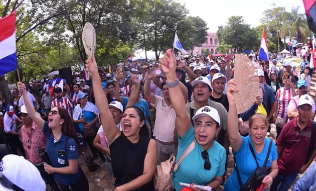 Docentes inundaron calles y rutas del país para defender lo que consideran una jubilación digna la semana pasada.Foto: Daniel Duarte - ÚH.