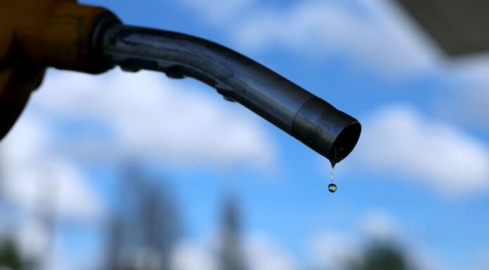 El combustible alcanza picos muy altos. Foto: AFP. El combustible alcanza picos muy altos. Foto: AFP.