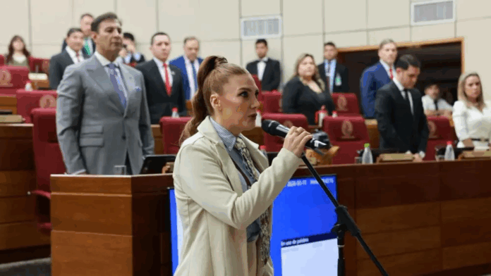 Guadalupe Aveiro juró como senadora en reemplazo de Erico Galeano, condenado por vínculos con el narcotráfico. Foto: Senado/Gentileza.