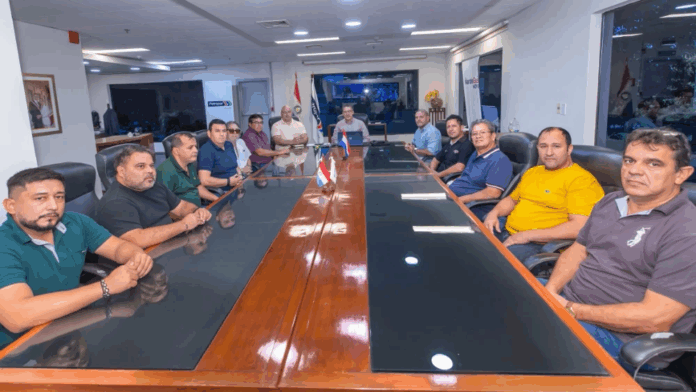 Encuentro. Trabajadores de Petropar reunidos con el nuevo presidente, William Wilka.GENTILEZA