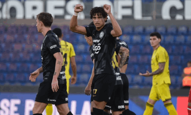 Adrián Alcaraz festeja su gol para Olimpia.Foto: Daniel Duarte - Última Hora