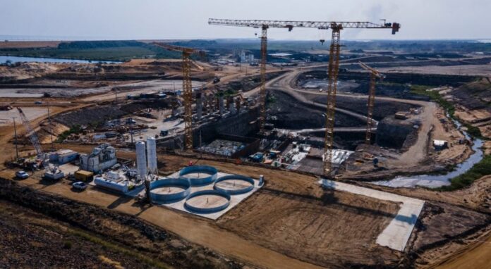 Estas piezas, que arribaron este fin de semana a la zona de obras, son esenciales para el sistema de control de las turbinas, ya que permiten almacenar y regular el aceite presurizado necesario para su operación. Foto: Gentileza Estas piezas, que arribaron este fin de semana a la zona de obras, son esenciales para el sistema de control de las turbinas, ya que permiten almacenar y regular el aceite presurizado necesario para su operación. Foto: Gentileza