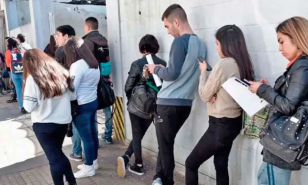 Según el Indec, la cifra de desocupados en los 31 mayores conglomerados urbanos de Argentina considerados en la medición oficial fue en el cuarto trimestre de 2025 de 1.093.000 personas, 156.000 más que en igual trimestre de 2024.Foto: perfil.com.