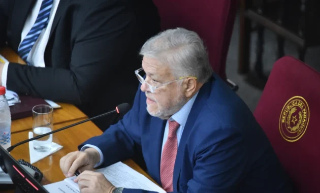 Jorge Brítez se presentó ante la Comisión Bicameral. Foto: Renato Delagado.